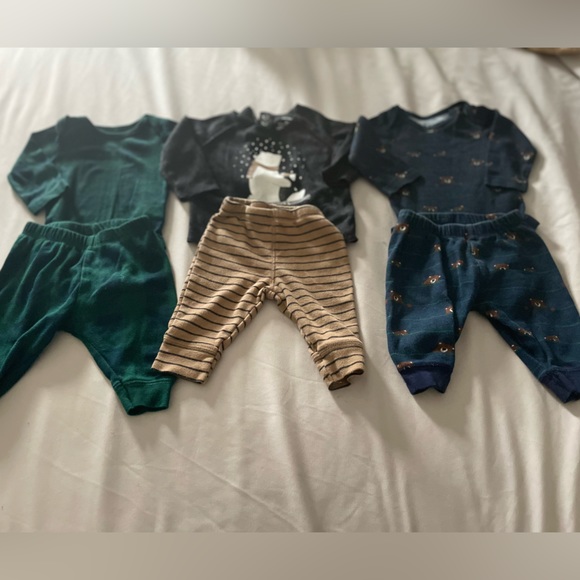 3 Set Onesies with pants/bottoms. They are from Bundles and Carter’s. - Picture 5 of 5